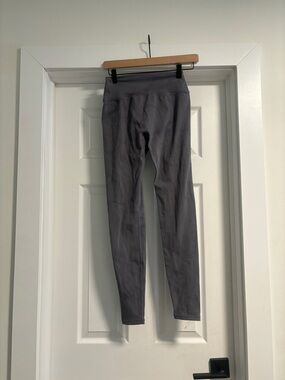 Alphalete women’s  Mid-Rise Leggings in Charcoal